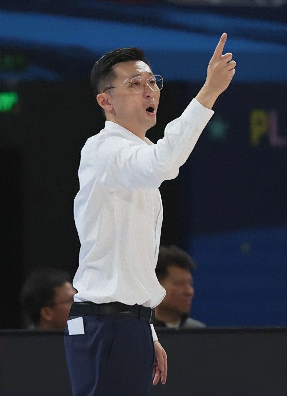 九游娱乐入口-刘炜现状:回上海老家生活,青梅妻子很漂亮,一双儿女想走篮球路